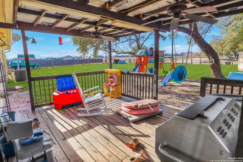 1561 County Road 320 Floresville TX 78114