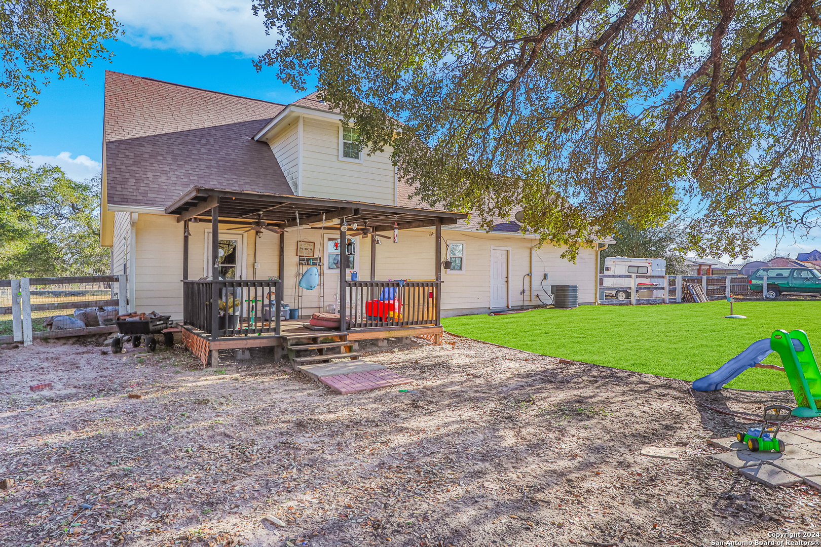 1561 County Road 320 Floresville TX 78114