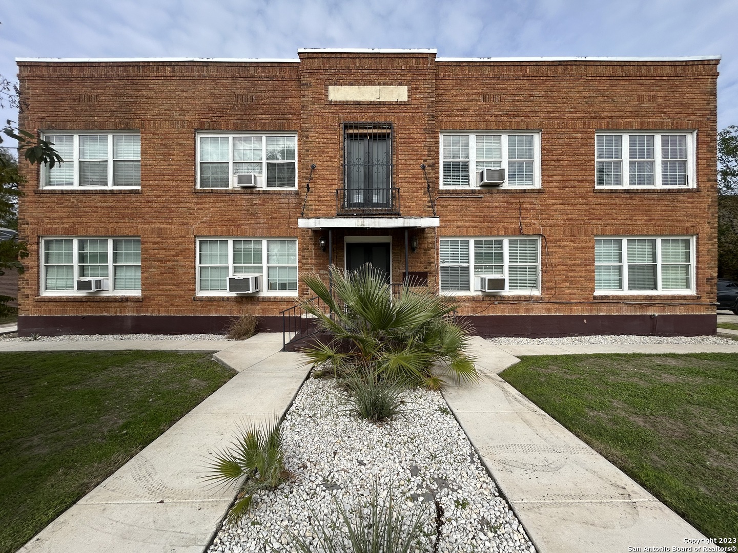 1409 W Woodlawn Avenue San Antonio TX 78201