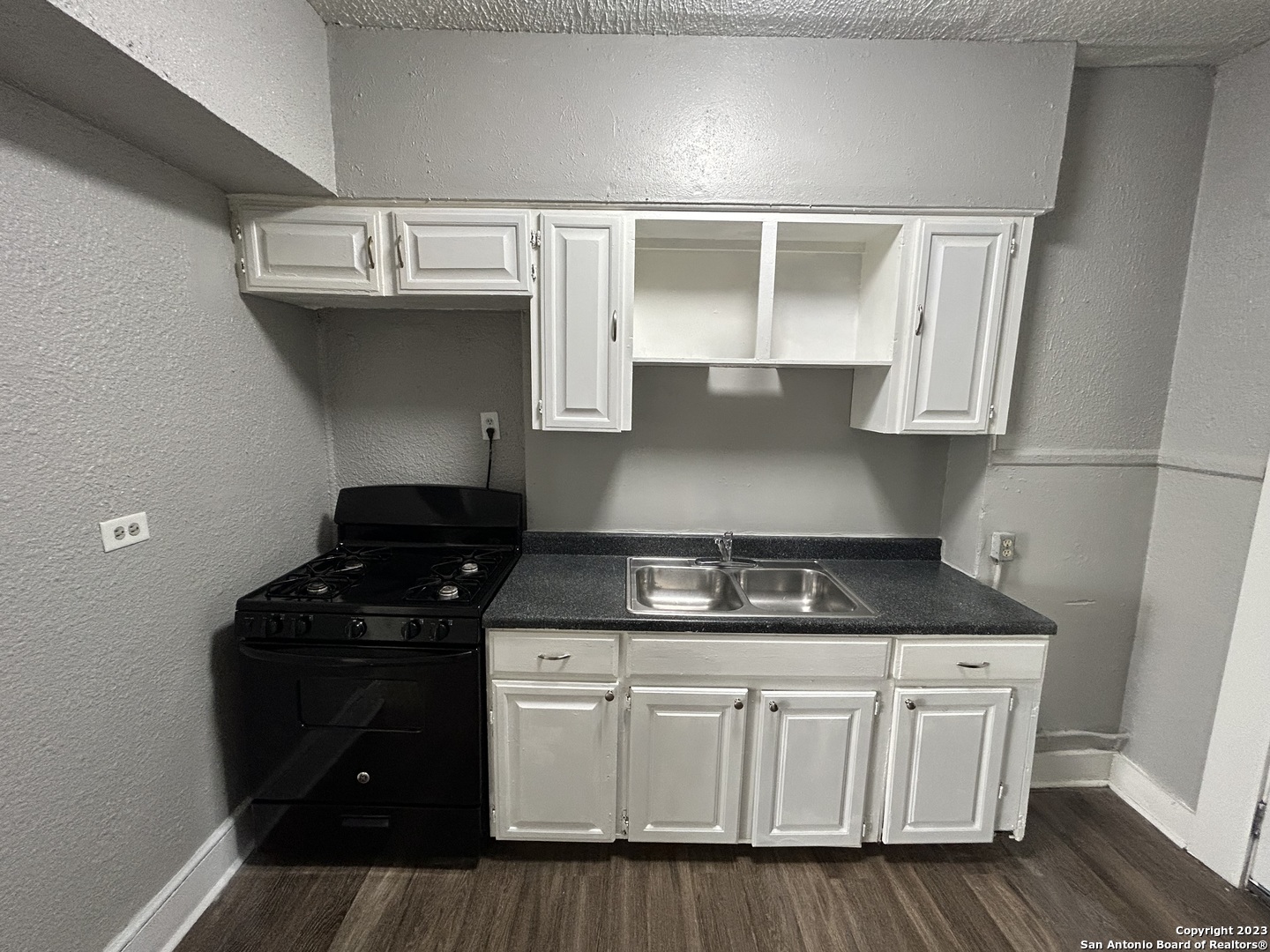 1409 W Woodlawn Avenue San Antonio TX 78201