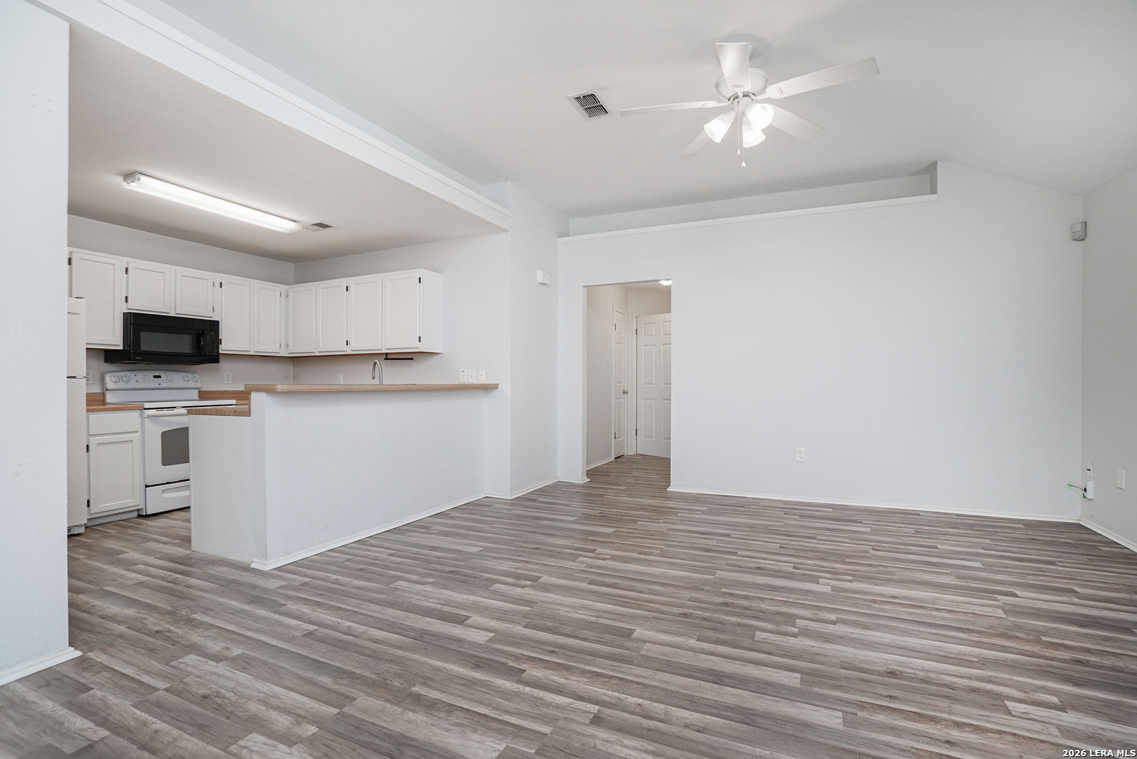 8523 Sir Galahad San Antonio TX 78240
