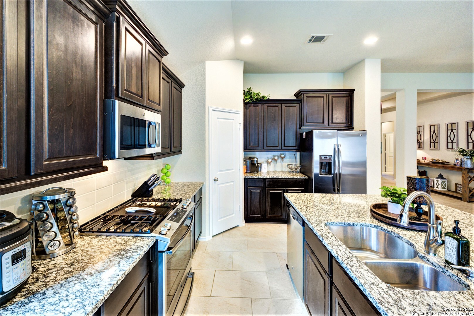 2051 Hardee Pass San Antonio TX 78253