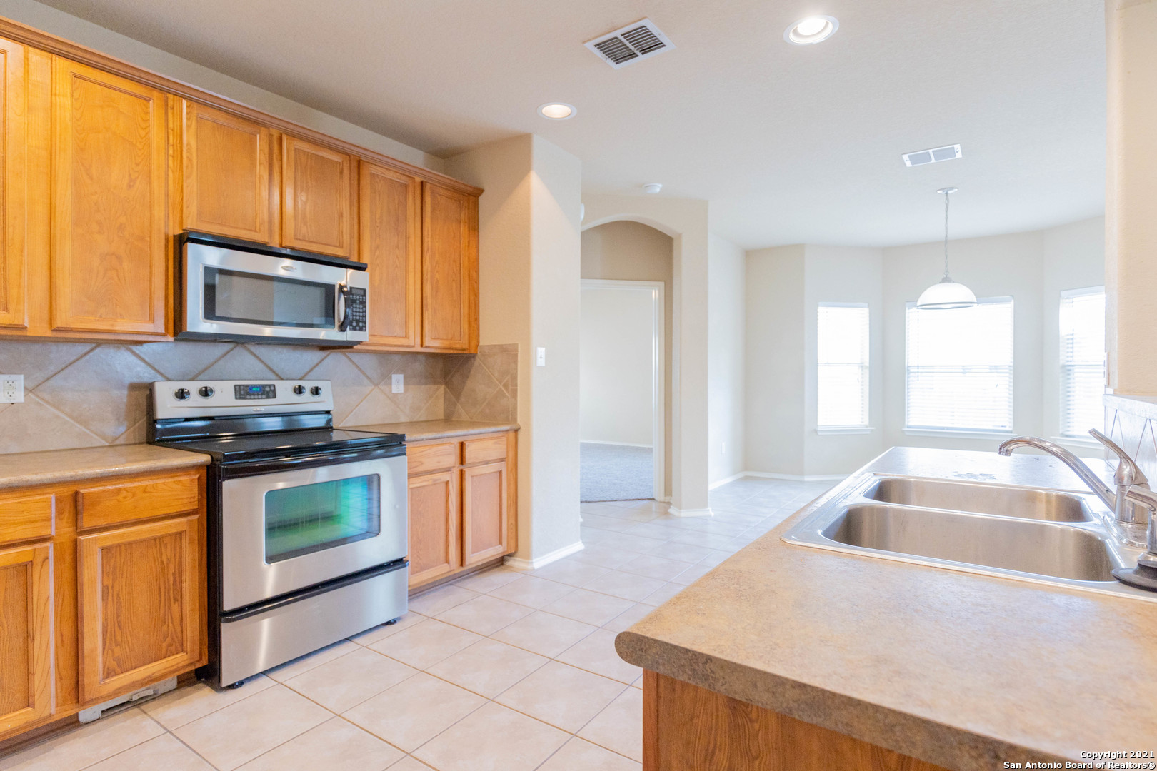 906 Ashbury Bluff San Antonio TX 78245