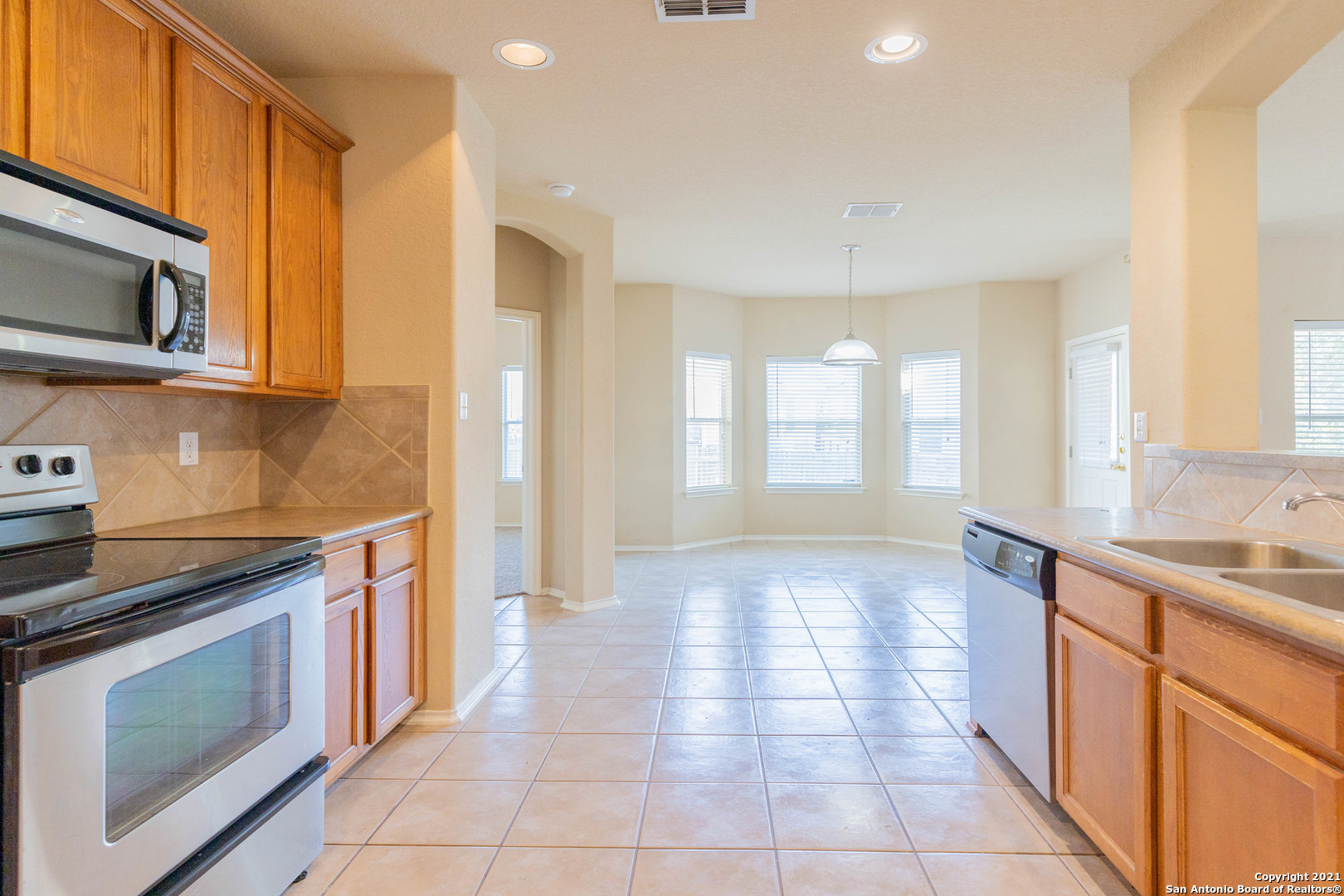 906 Ashbury Bluff San Antonio TX 78245