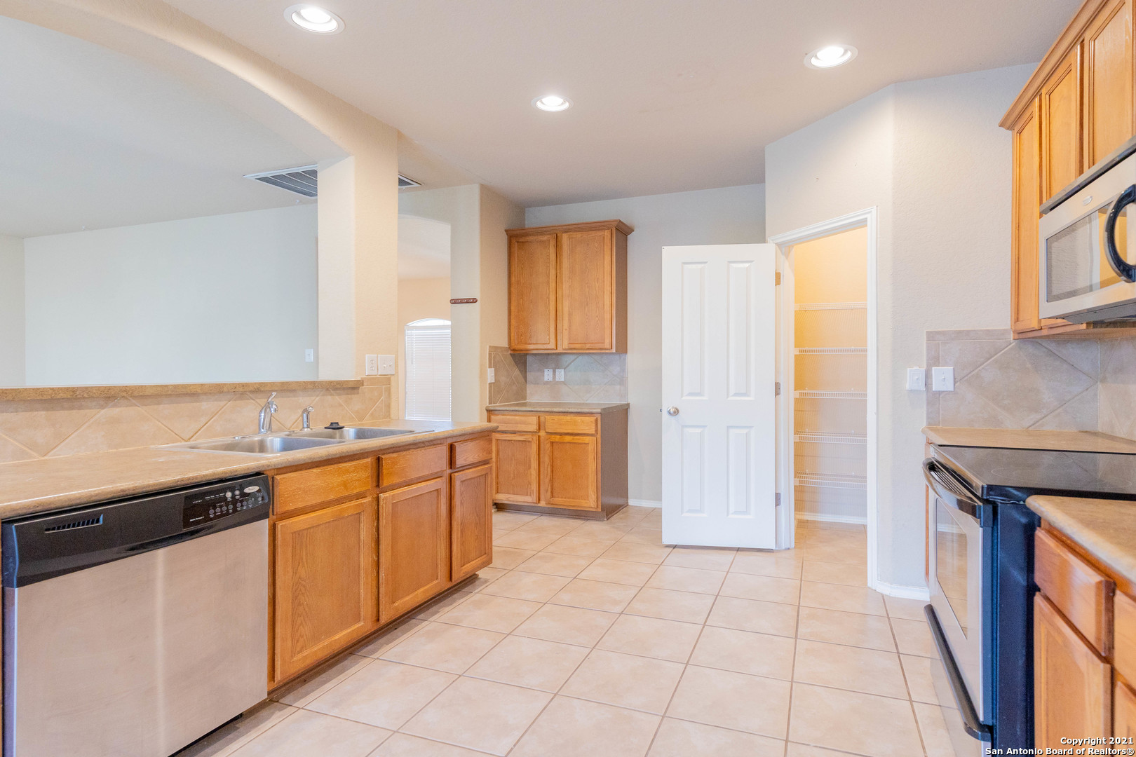 906 Ashbury Bluff San Antonio TX 78245