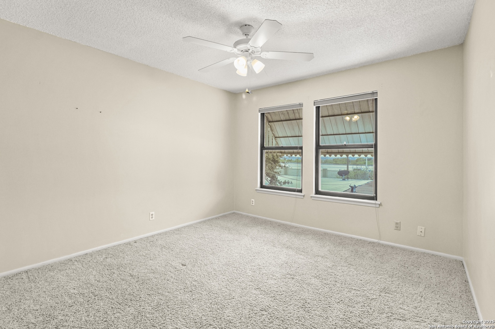 162 Amistad Universal City TX 78148