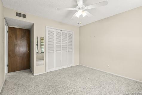 162 Amistad Universal City TX 78148
