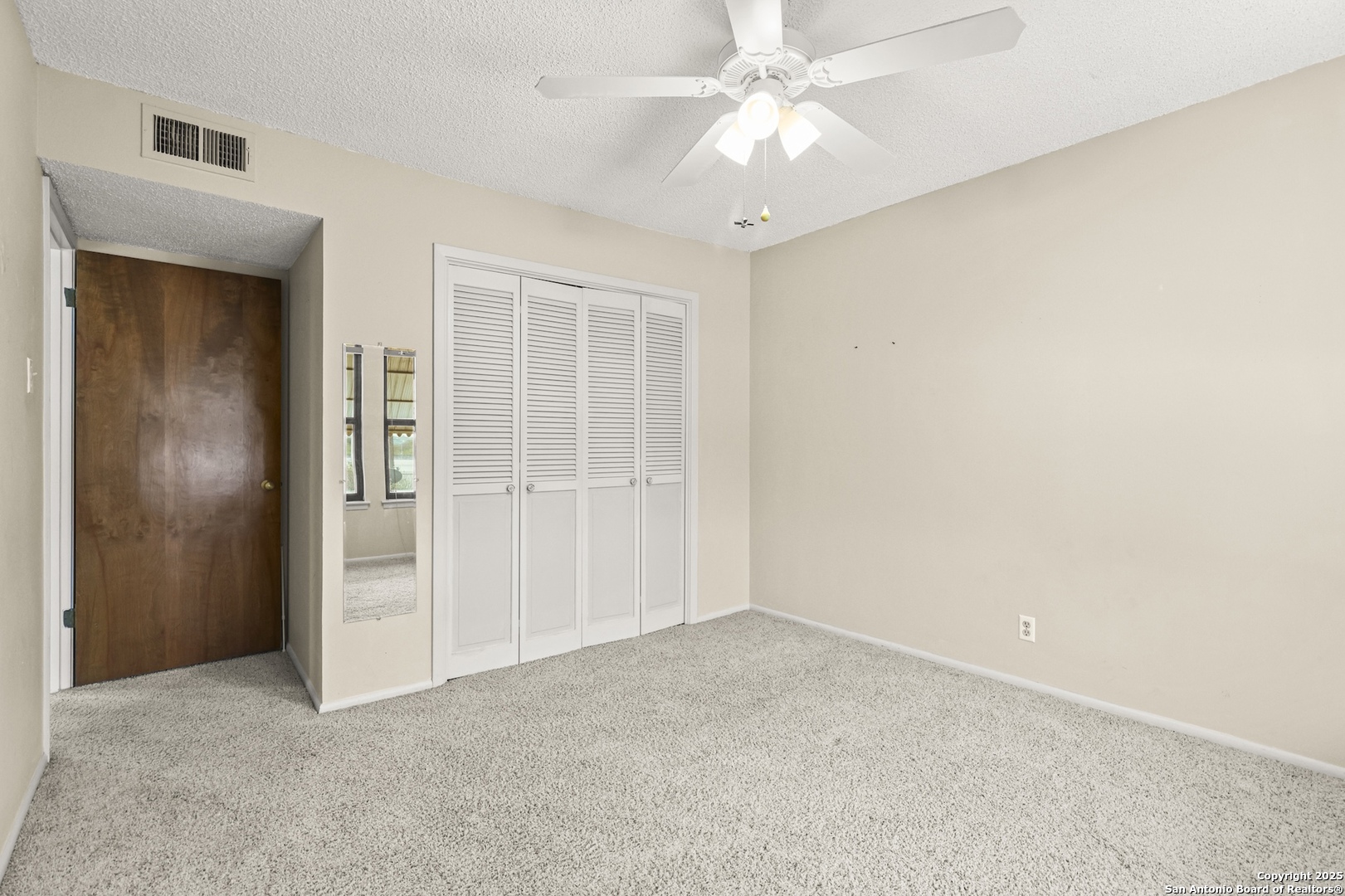 162 Amistad Universal City TX 78148