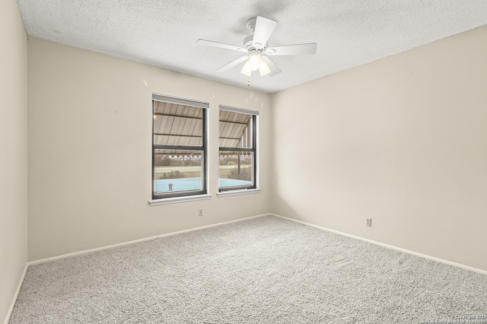 162 Amistad Universal City TX 78148