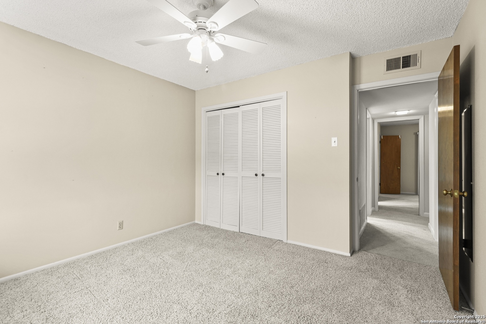 162 Amistad Universal City TX 78148