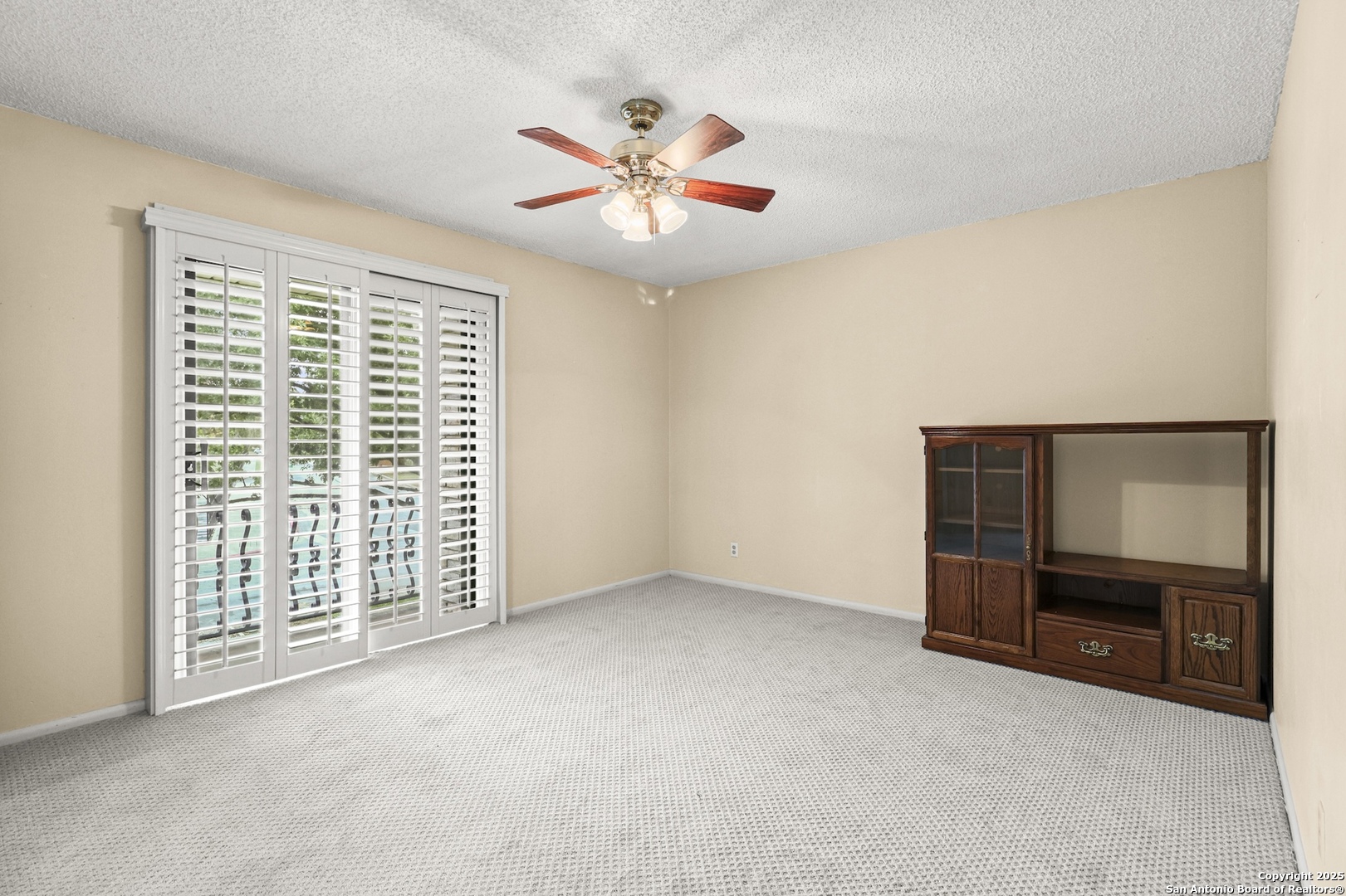 162 Amistad Universal City TX 78148