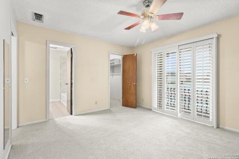 162 Amistad Universal City TX 78148