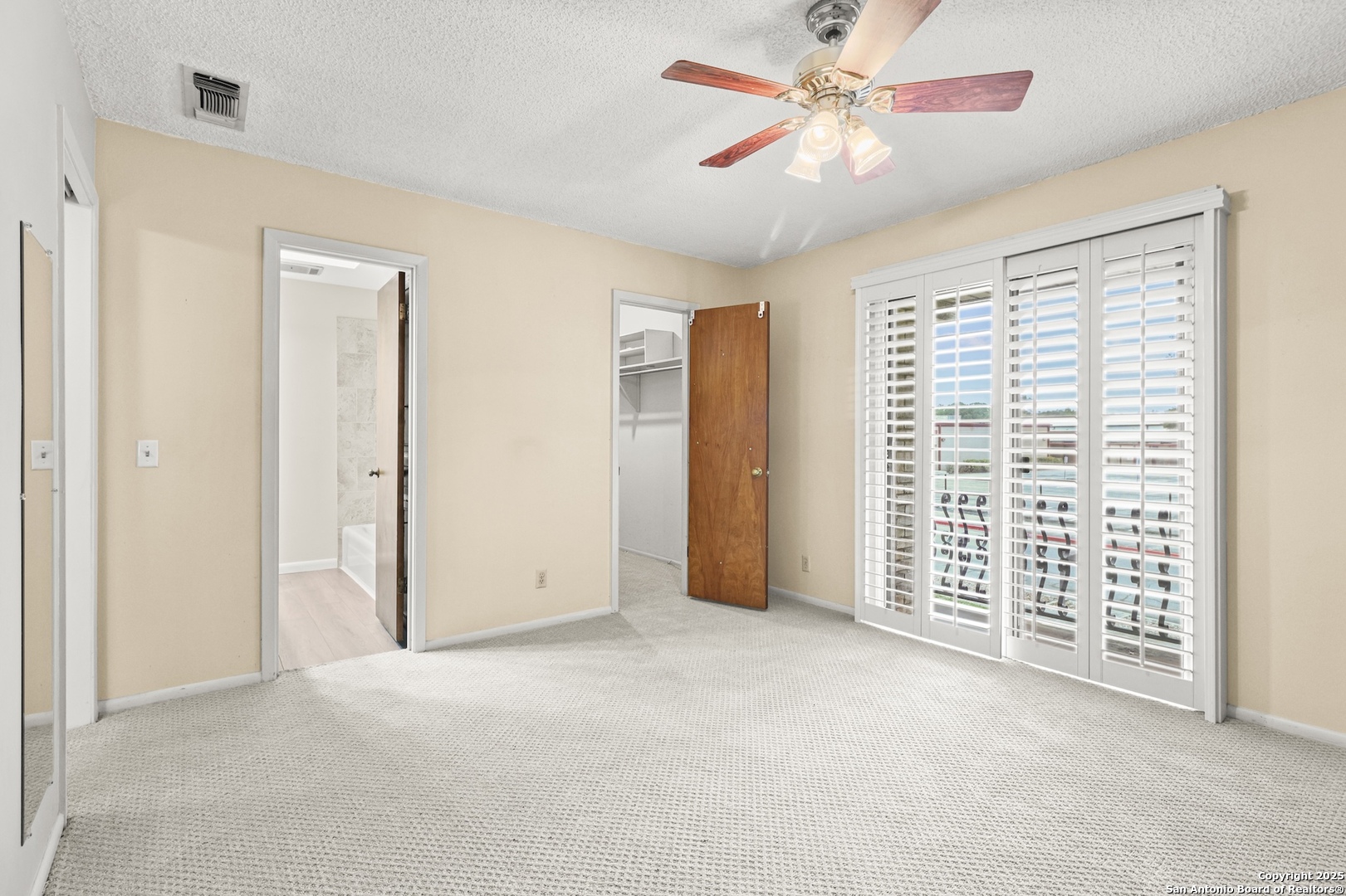 162 Amistad Universal City TX 78148