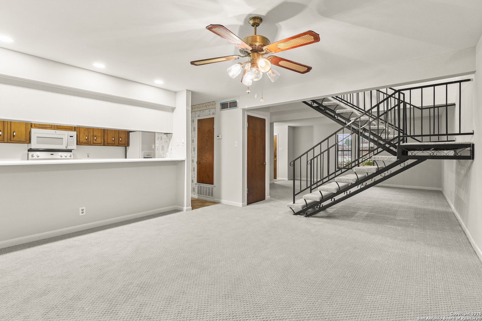 162 Amistad Universal City TX 78148