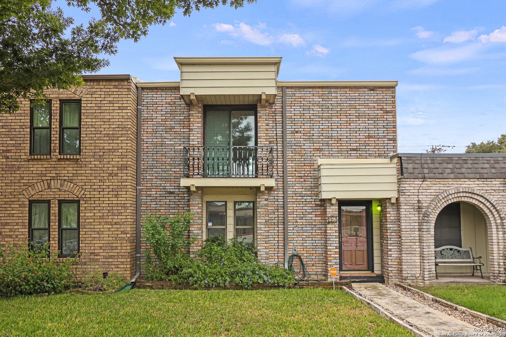 162 Amistad Universal City TX 78148