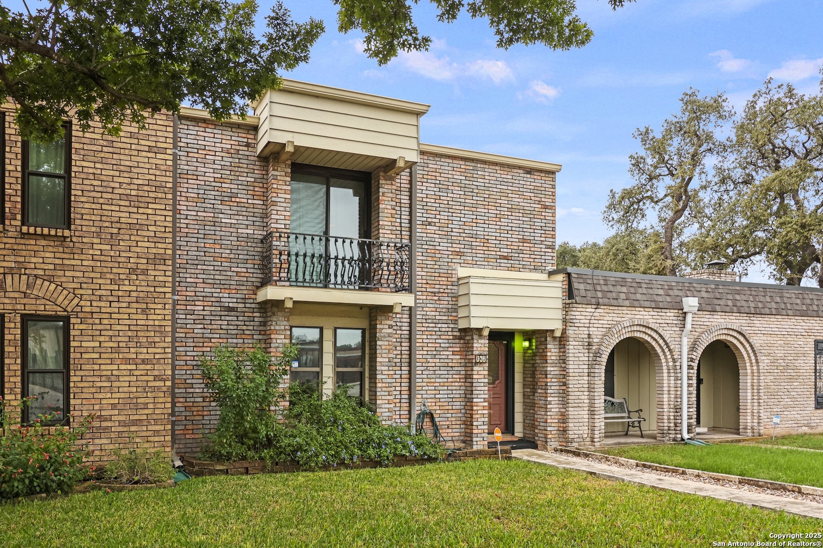 162 Amistad Universal City TX 78148