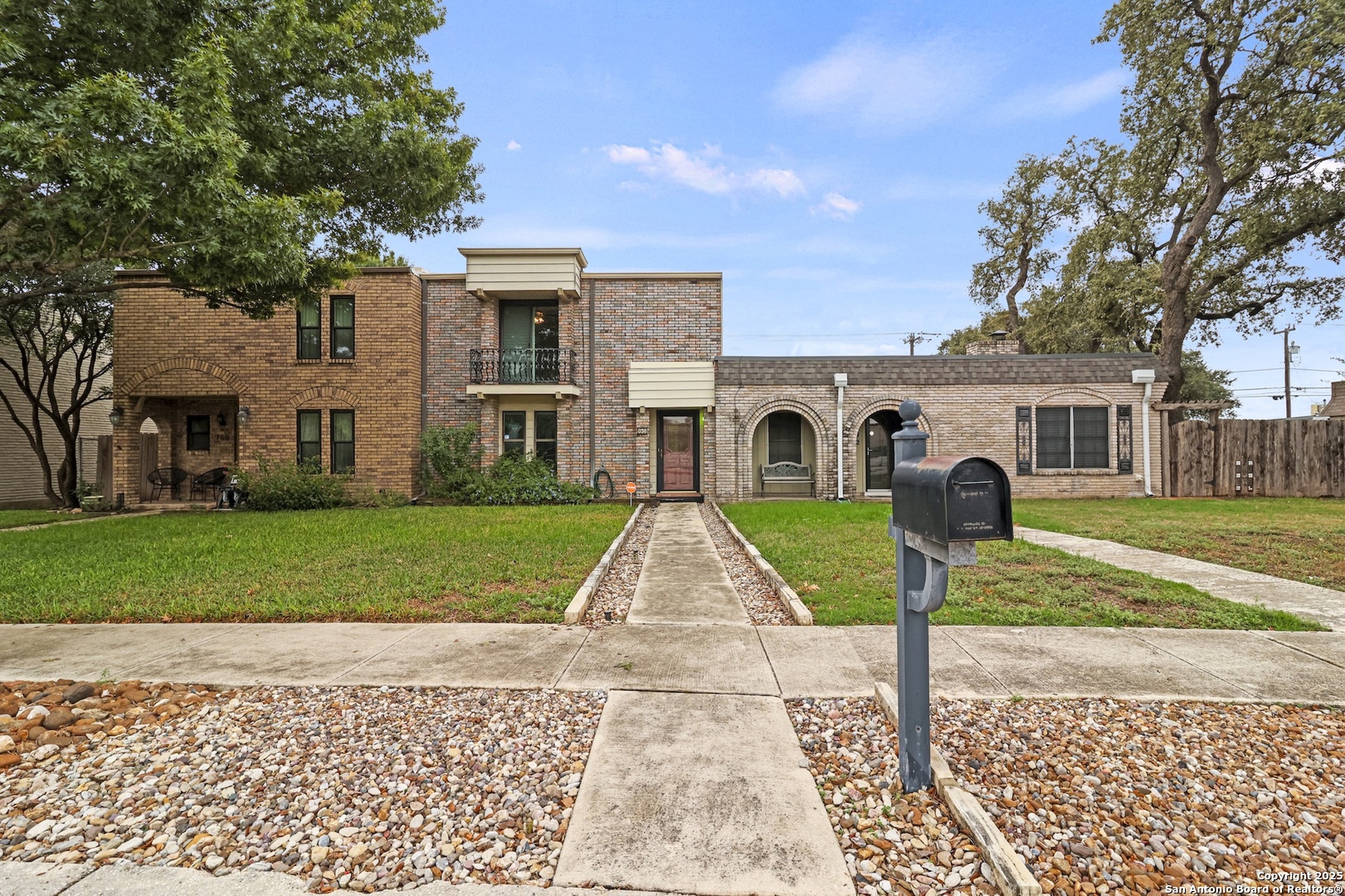 162 Amistad Universal City TX 78148