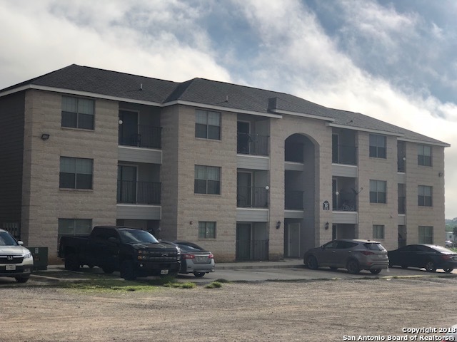 112 Lone Oak Floresville TX 78114