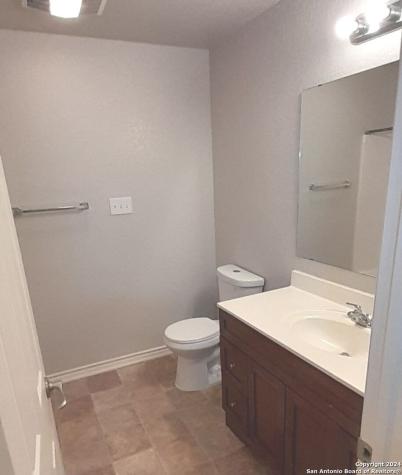 112 Lone Oak Floresville TX 78114