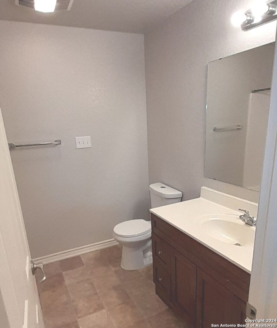 112 Lone Oak Floresville TX 78114