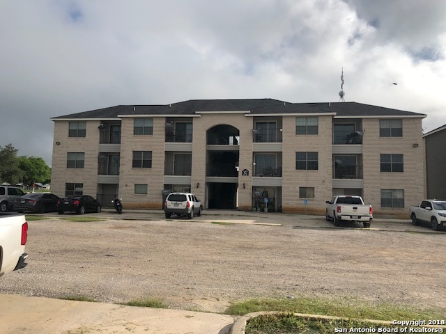 112 Lone Oak Floresville TX 78114