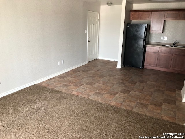 112 Lone Oak Floresville TX 78114