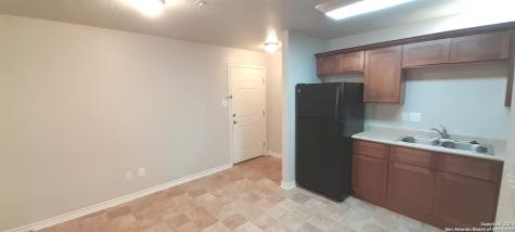 112 Lone Oak Floresville TX 78114