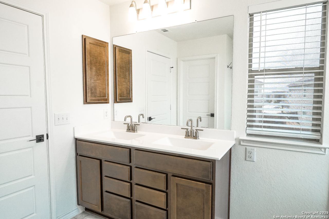 5527 Castle Brook Drive San Antonio TX 78218