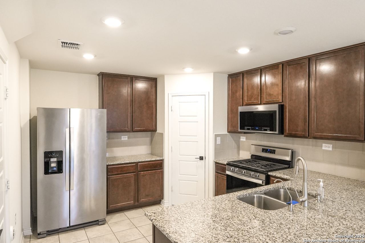 5527 Castle Brook Drive San Antonio TX 78218