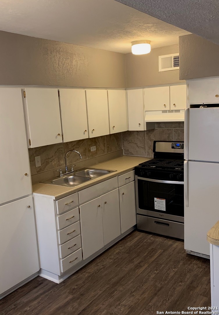 615 Vance Jackson San Antonio TX 78201