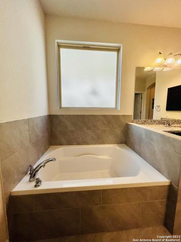 5834 Burro Stone San Antonio TX 78253