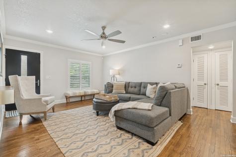 488 E Olmos Olmos Park TX 78212