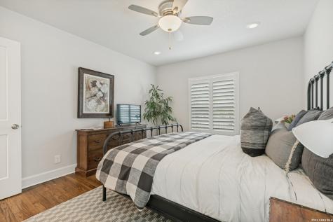 488 E Olmos Olmos Park TX 78212
