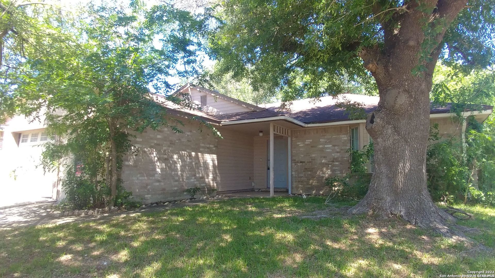 8131 Forest Dawn Live Oak TX 78233