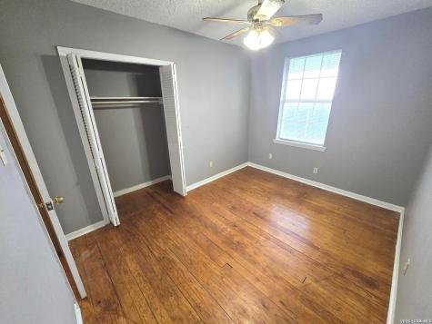 7965 E. 6th Street Somerset TX 78069