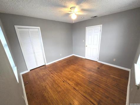 7965 E. 6th Street Somerset TX 78069