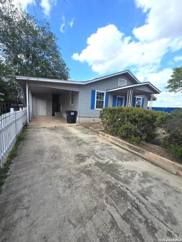 7965 E. 6th Street Somerset TX 78069