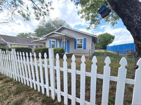 7965 E. 6th Street Somerset TX 78069