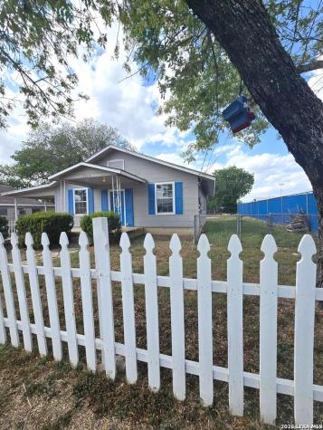 7965 E. 6th Street Somerset TX 78069