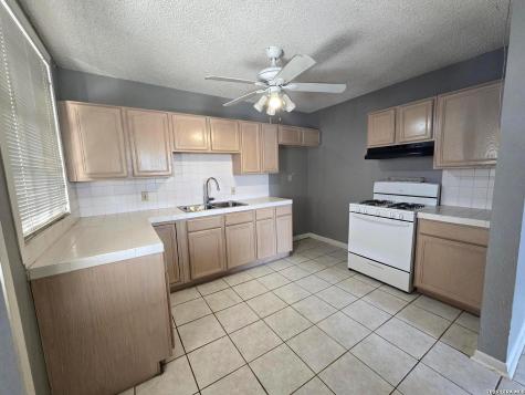 7965 E. 6th Street Somerset TX 78069