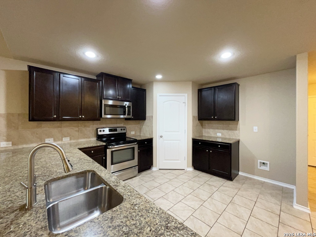 1735 Emerald Edge San Antonio TX 78245