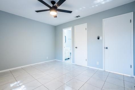 5275 Meadow Rise San Antonio TX 78250