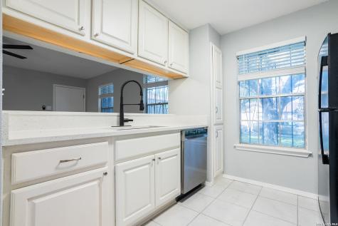 5275 Meadow Rise San Antonio TX 78250
