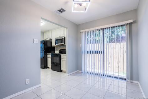 5275 Meadow Rise San Antonio TX 78250