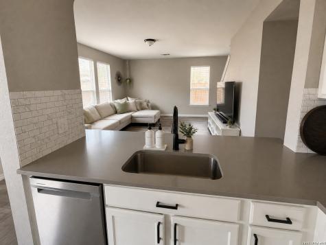 108 Gatewood Cliff Cibolo TX 78108
