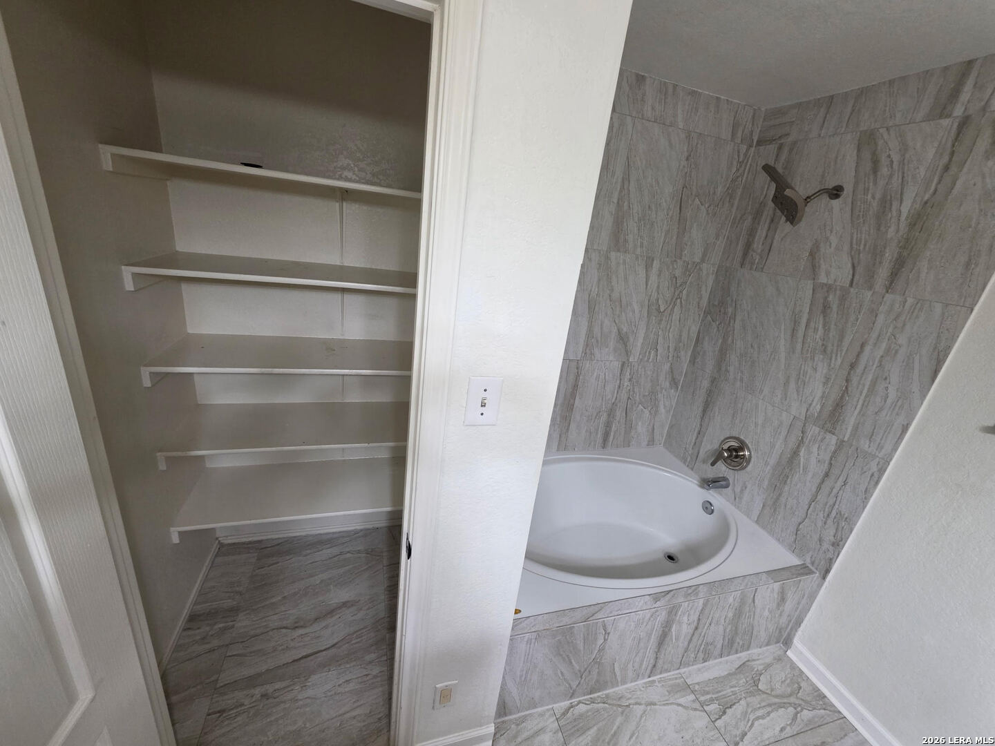 5502 Burton Farm San Antonio TX 78244