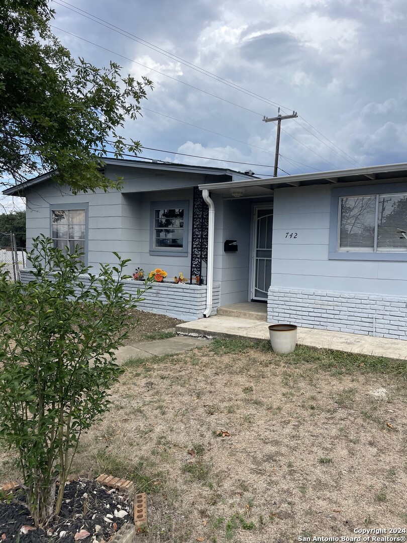 742 Olney San Antonio TX 78209