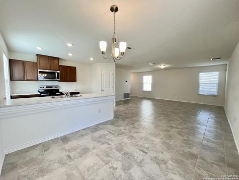 8405 Amistad Cove Converse TX 78109