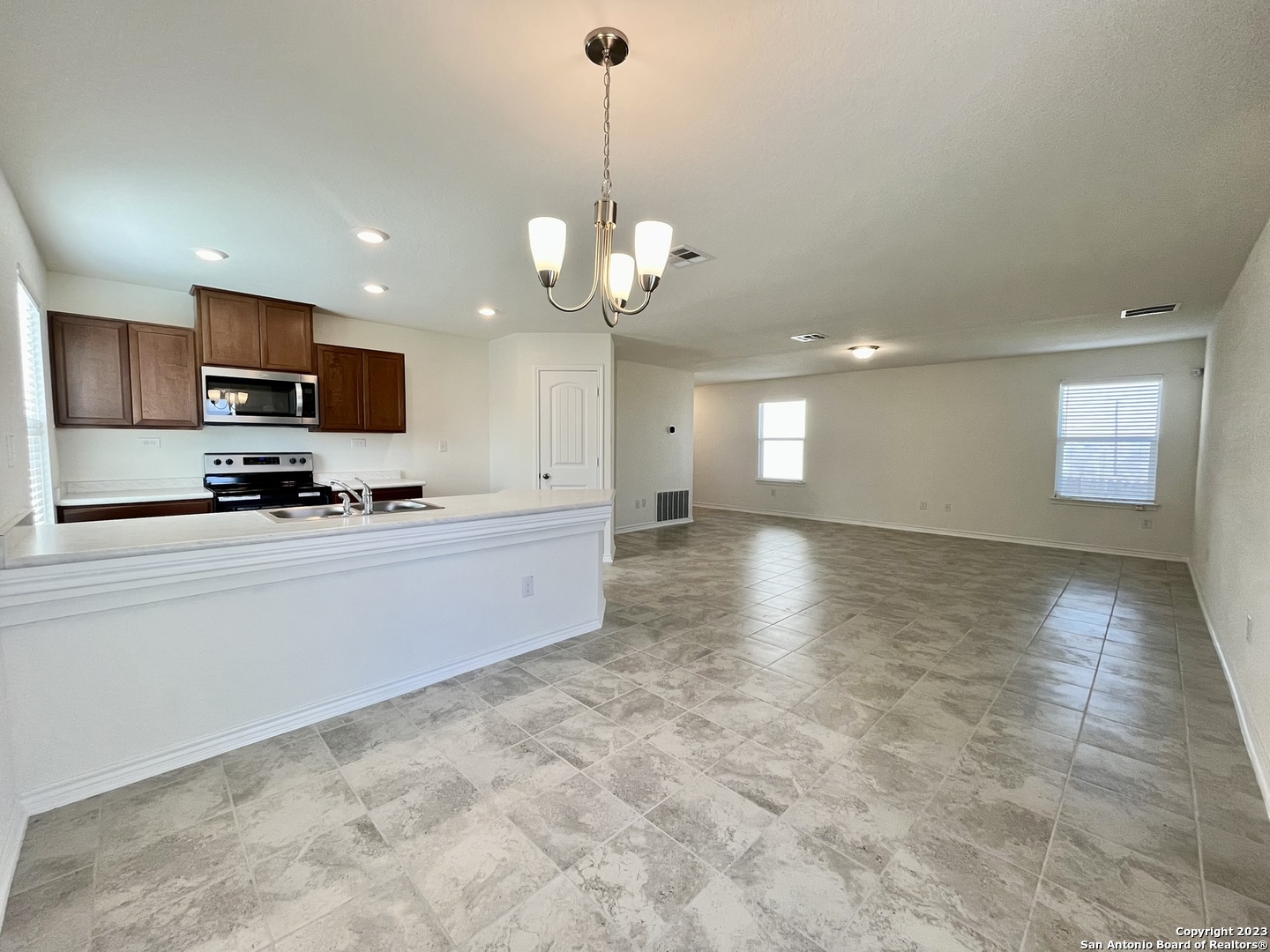 8405 Amistad Cove Converse TX 78109