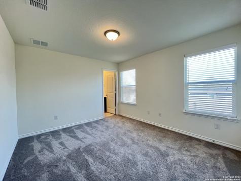 8405 Amistad Cove Converse TX 78109